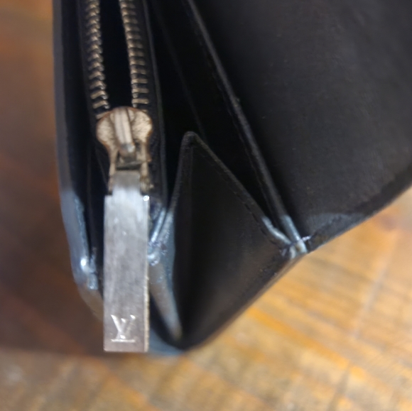 Authentic LV Vernis Sarah Wallet - Picture 5 of 5